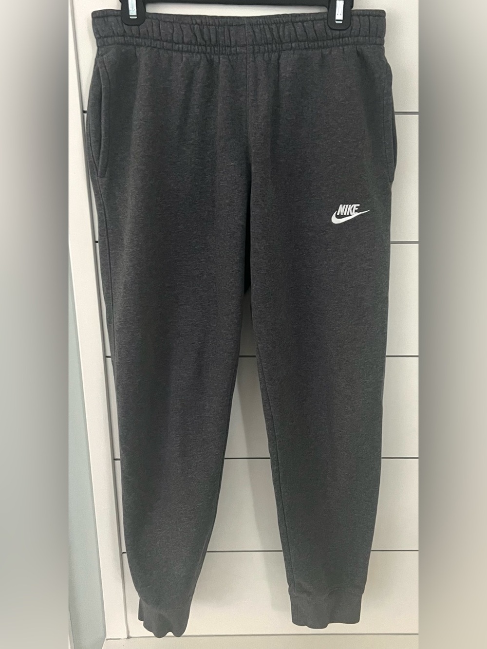Nike Men’s Joggers Charcoal Gray Fleece Sweatpants Size Small Like New